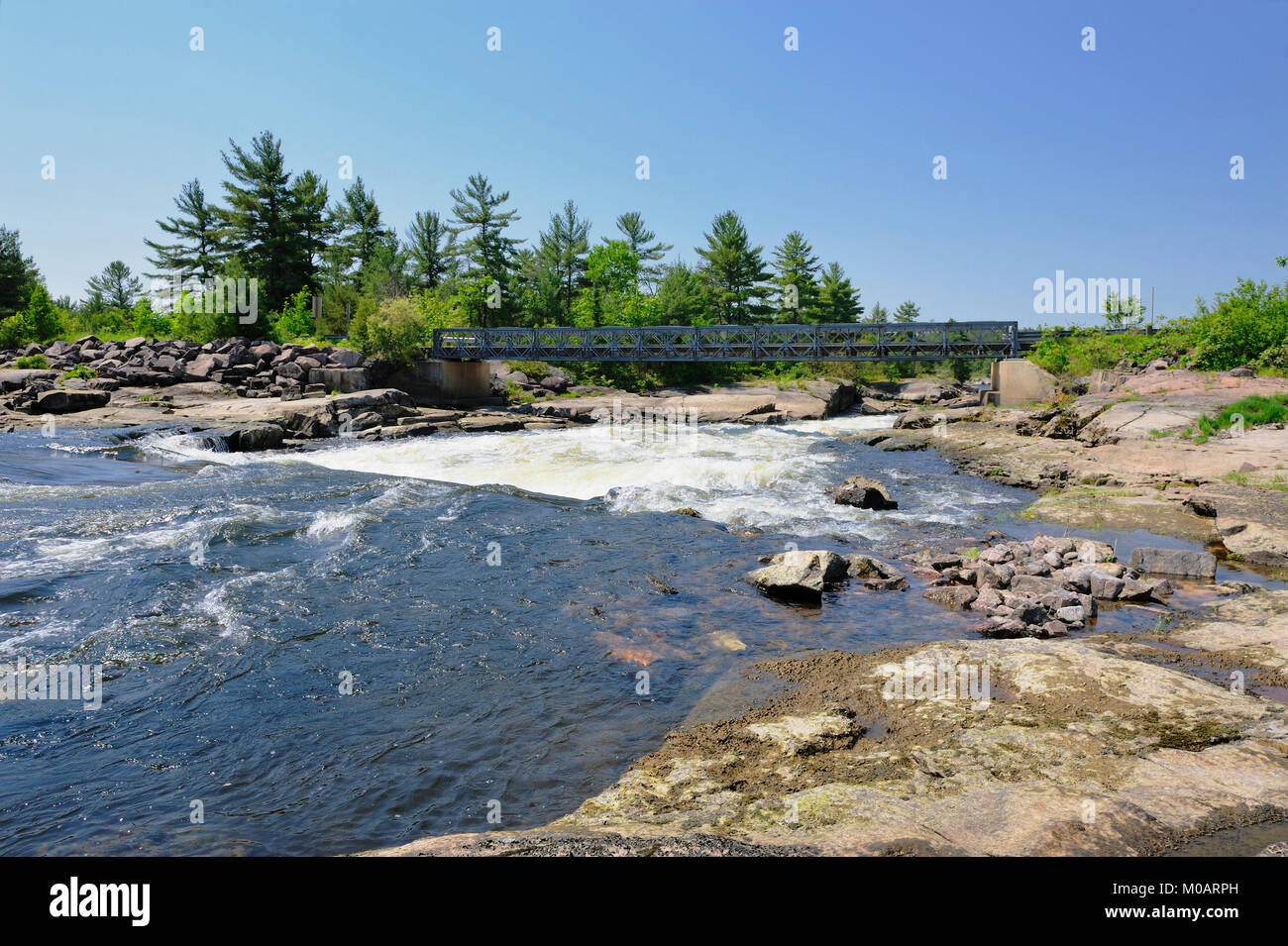 Diese Bailey Brücke ist das einzige Land link zu den Dokis First Nation finden Stockfoto