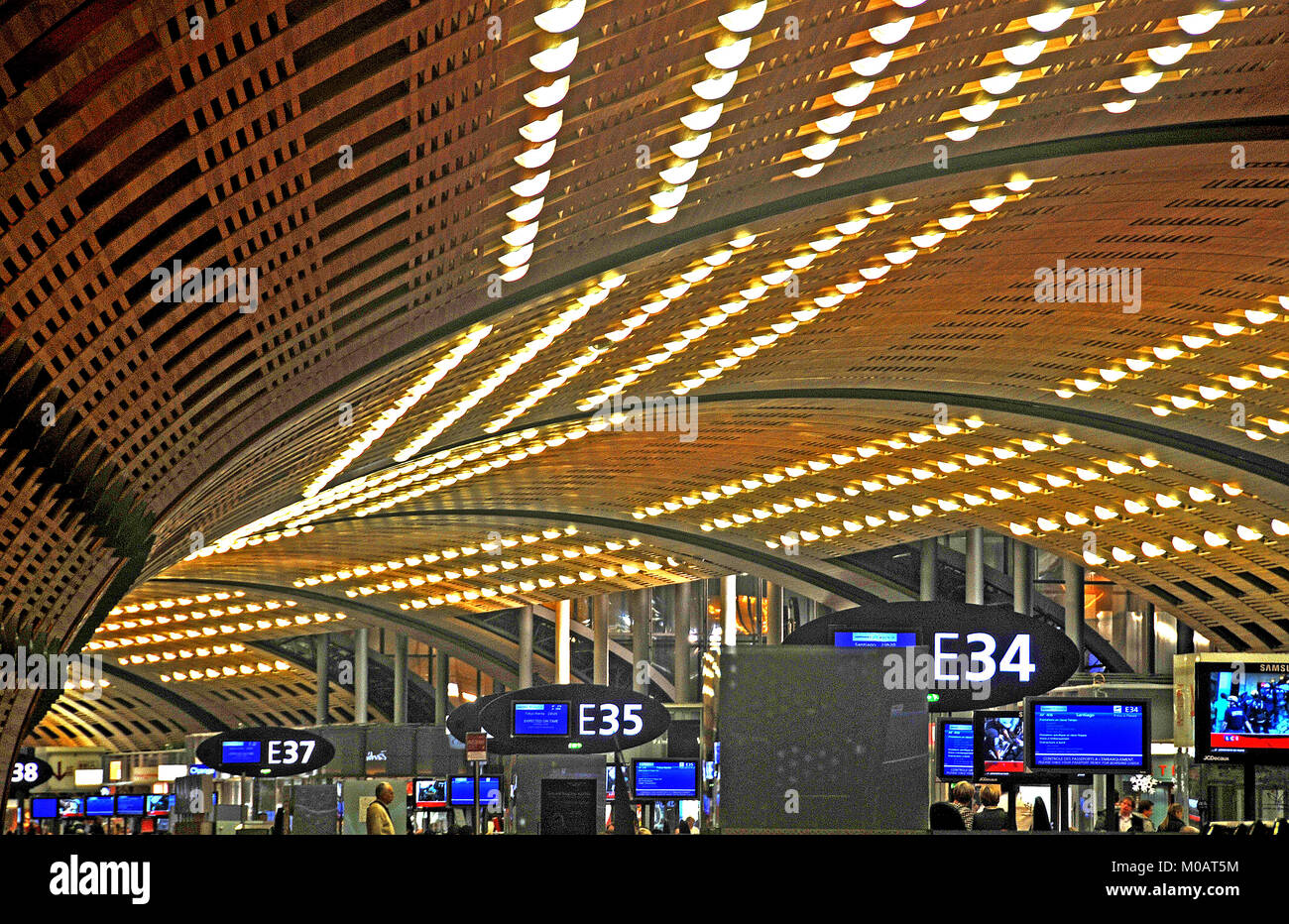 Innenraum der Anschlußklemme E des Roissy Charles-de-Gaulle Flughafen, Frankreich Stockfoto