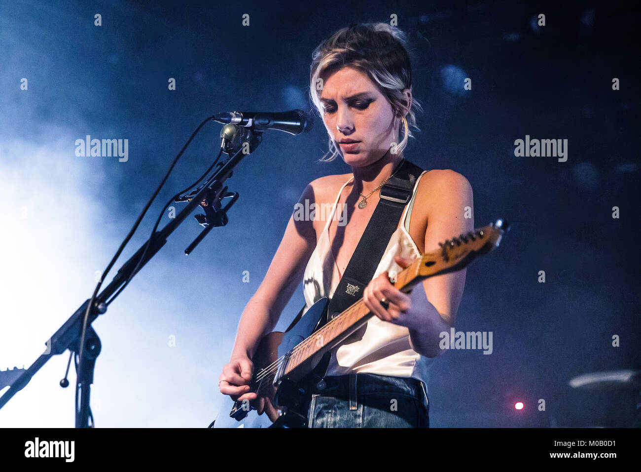Danemark Kopenhagen 19 Januar 2018 Die Britische Alternative Rock Band Wolf Alice Fuhrt Ein Live Konzert Bei Vega In Kopenhagen Hier Sanger Und Musiker Ellie Rowsell Ist Live Auf Der Buhne Gesehen