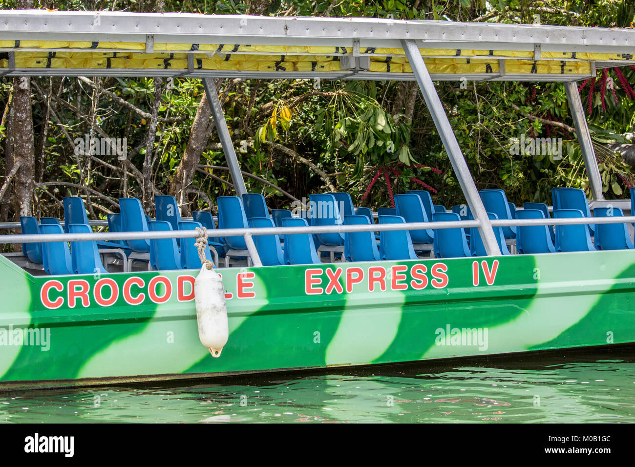 Krokodil Express touristische Bootsfahrt auf dem Daintree River im Daintree National Park, Far North Queensland, Australien Stockfoto
