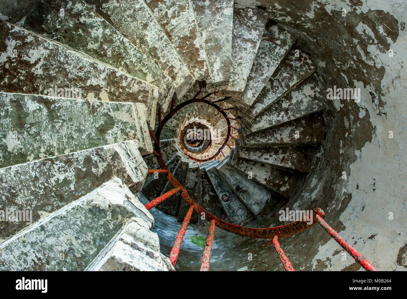 Die Leiter in der alten, verlassenen Leuchtturm. Russland Stockfoto