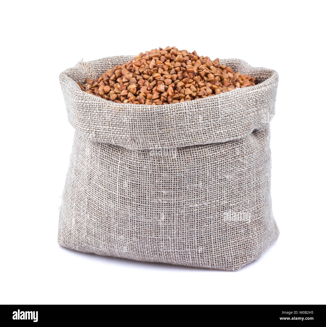 Buchweizen im Beutel auf weißem Hintergrund Stockfoto