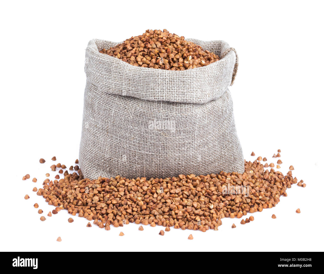 Buchweizen im Beutel auf weißem Hintergrund Stockfoto