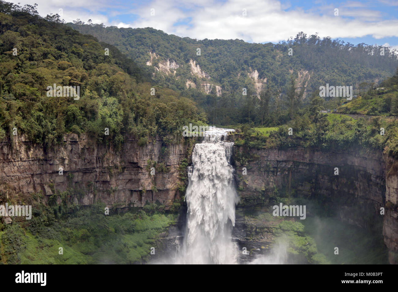 Tequendama fällt am Fluss Bogotá (Kolumbien), aber das Wasser ist verschmutzt und als das größte Abwasser fallen in der Welt bekannt geworden. Stockfoto