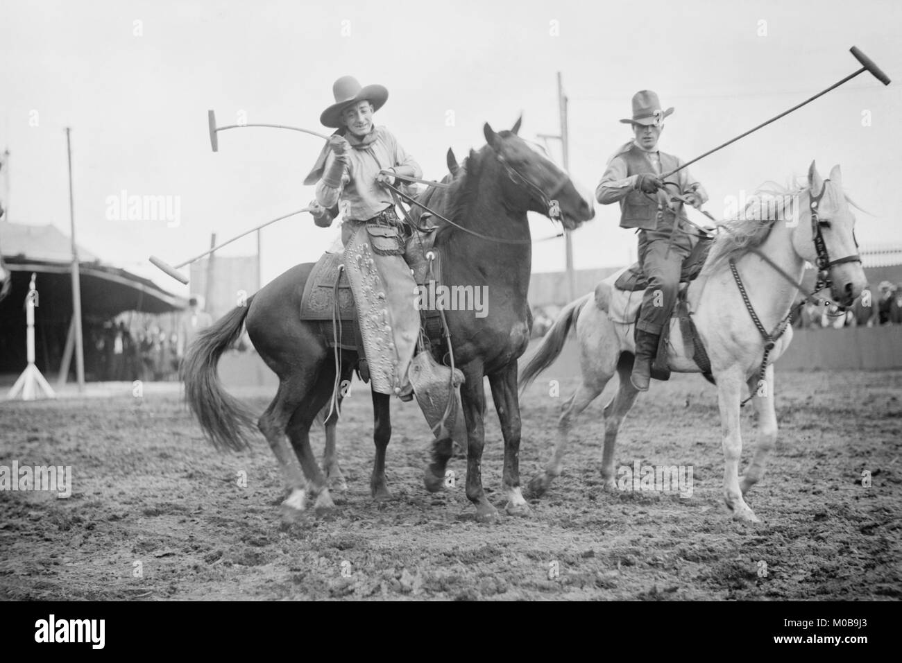 Wild West Polo gespielt von Cowboys auf Pferden auf Coney Island. Stockfoto