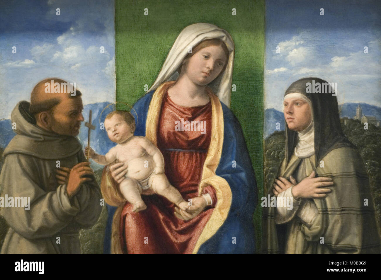 Madonna mit Kind und Heiligen Franziskus und Klara Stockfoto