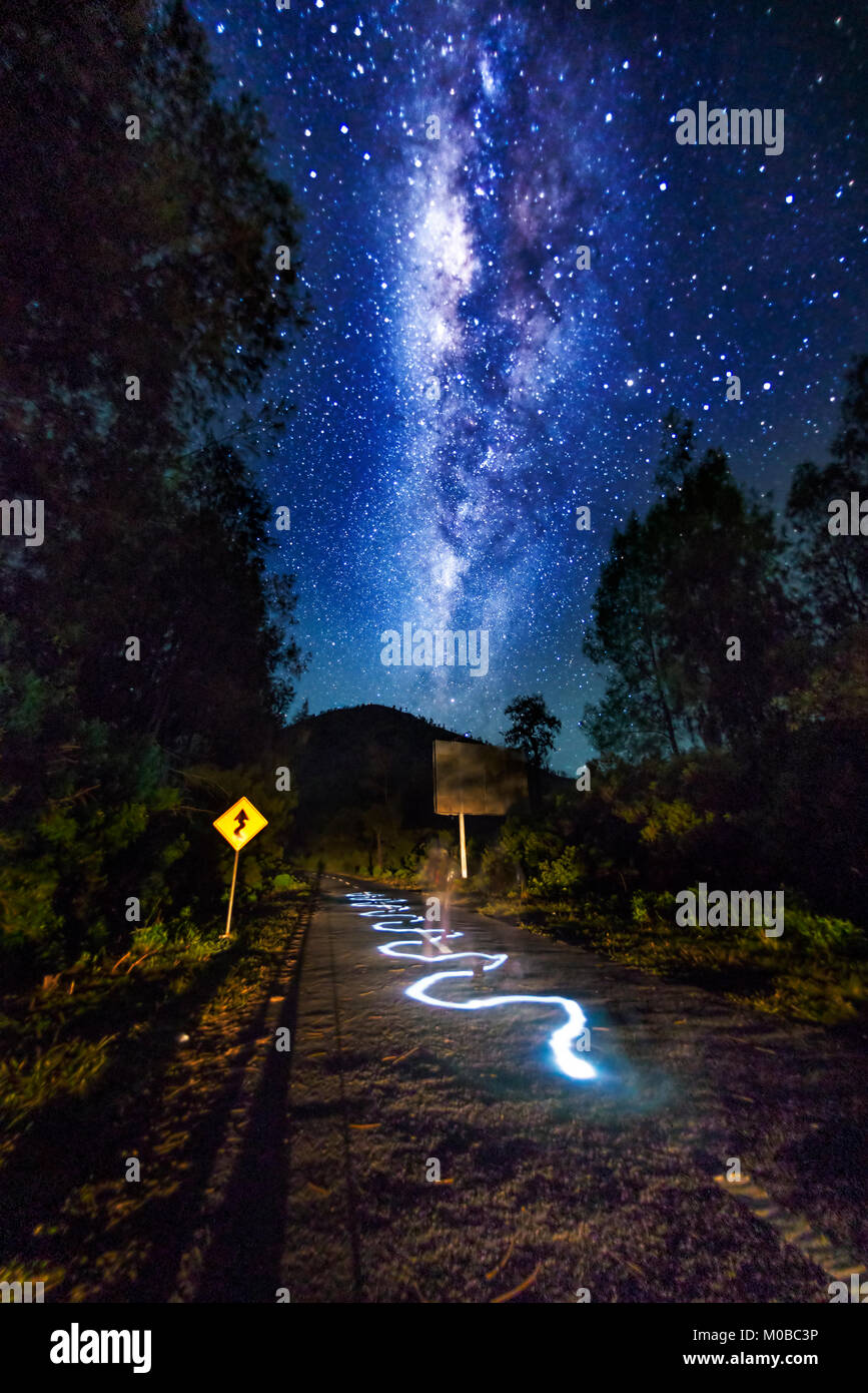 Milkyway gesichtet am Himmel in der Nacht, Kawah Ijen Nationalpark, Indonesien Stockfoto