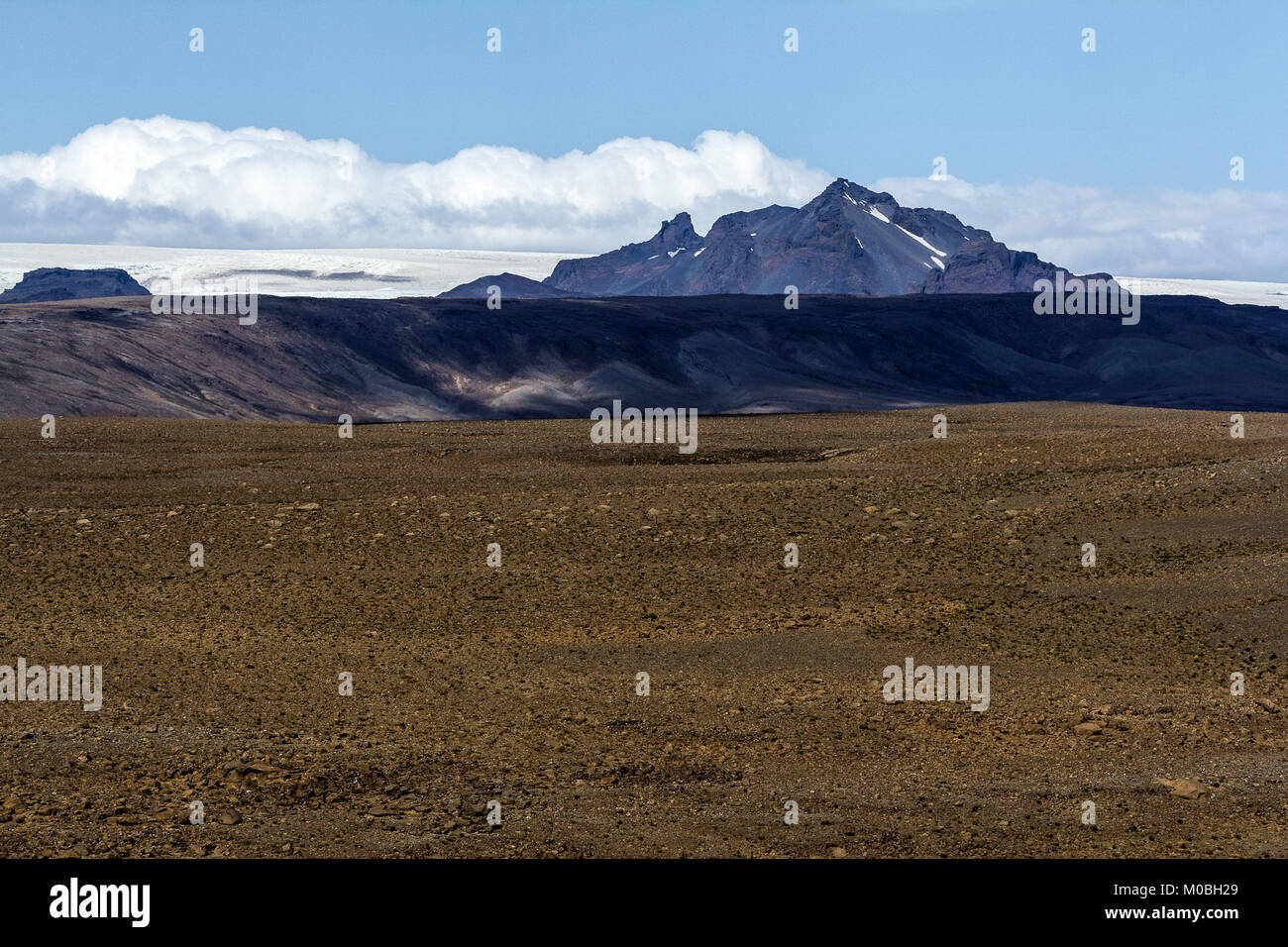 Langjökull (Isländisch für lange Gletscher, der die zweite größte Eiskappe in Island (953 km2), nach dem Vatnajökull. Stockfoto