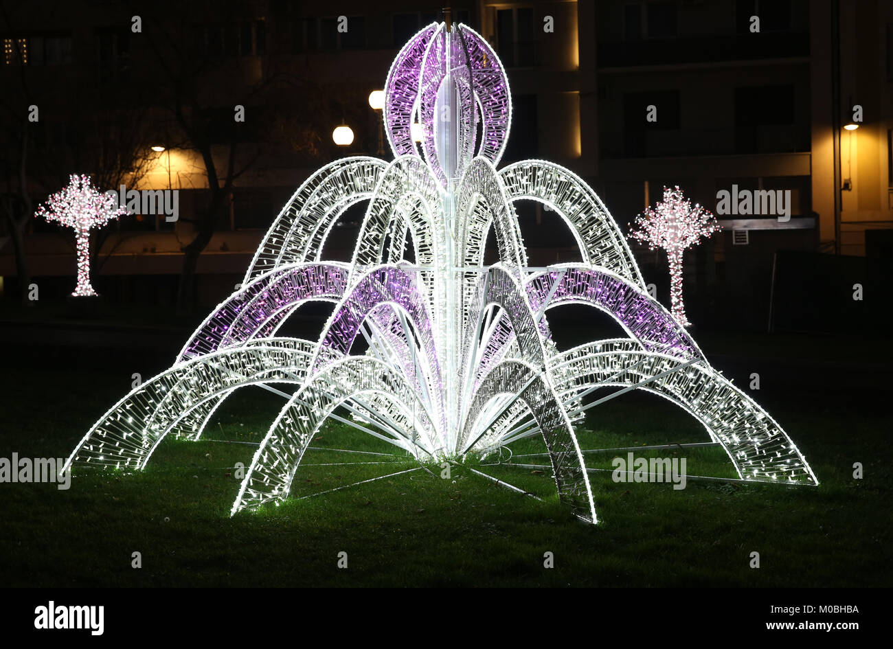 Abstrakte Weihnachten und Neujahr Dekoration Belgrad Serbien Rathaus Stockfoto