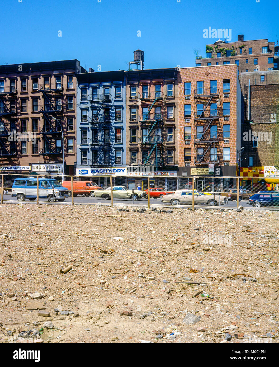 Mai 1982, New York, Leergehäuse, städtische Brachflächen, der 2nd Avenue Gebäude, Yorkville in der Upper East Side von Manhattan, New York City, NY, NEW YORK CITY, USA, Stockfoto