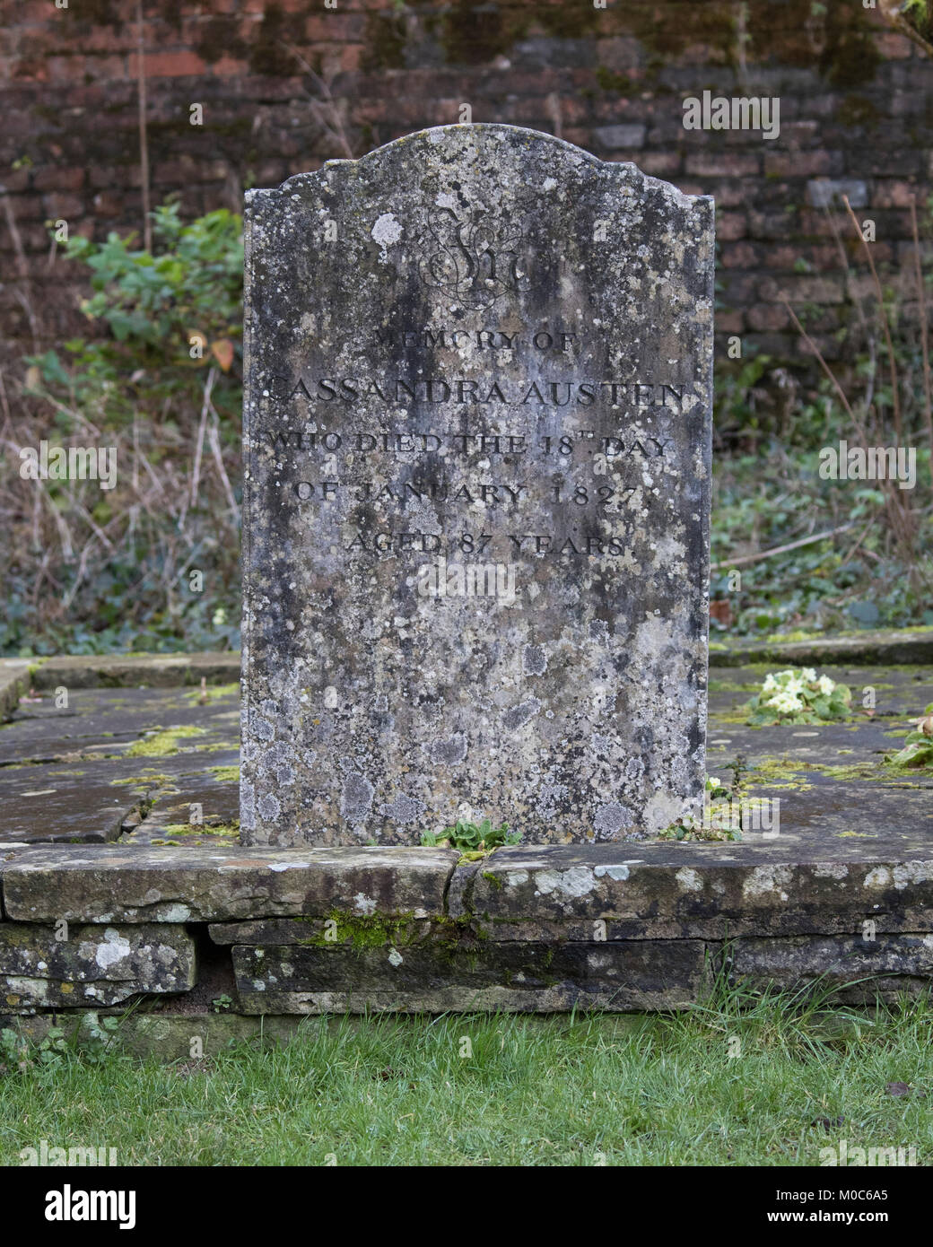 Das Grab von Cassandra Austen (geborene Leigh) Mutter von Jane Austen in Chawton Hampshire Stockfoto