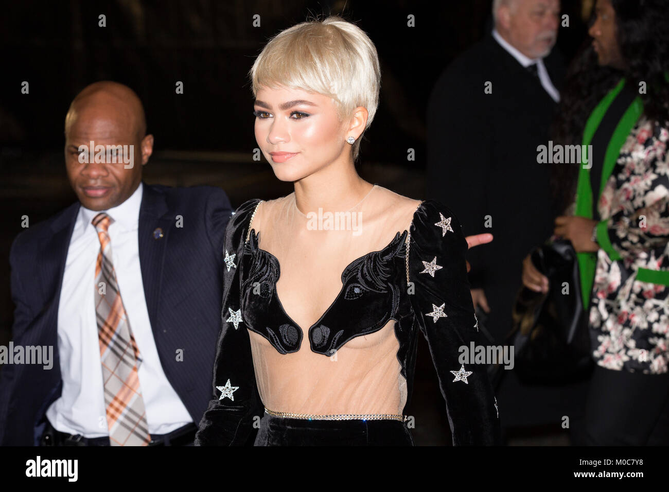 London, Großbritannien. 4. Dezember 2017, Zendaya Coleman, die Fashion Awards. Mariusz Goslicki/Alamy Stockfoto