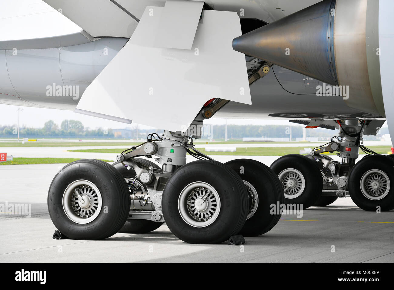 Lufthansa, Airbus, A350-900, A350, Federung, Hauptfahrwerk, Rad, tube Reifen, Flugzeuge, Flugzeug, Flugzeug, Flughafen München, Stockfoto
