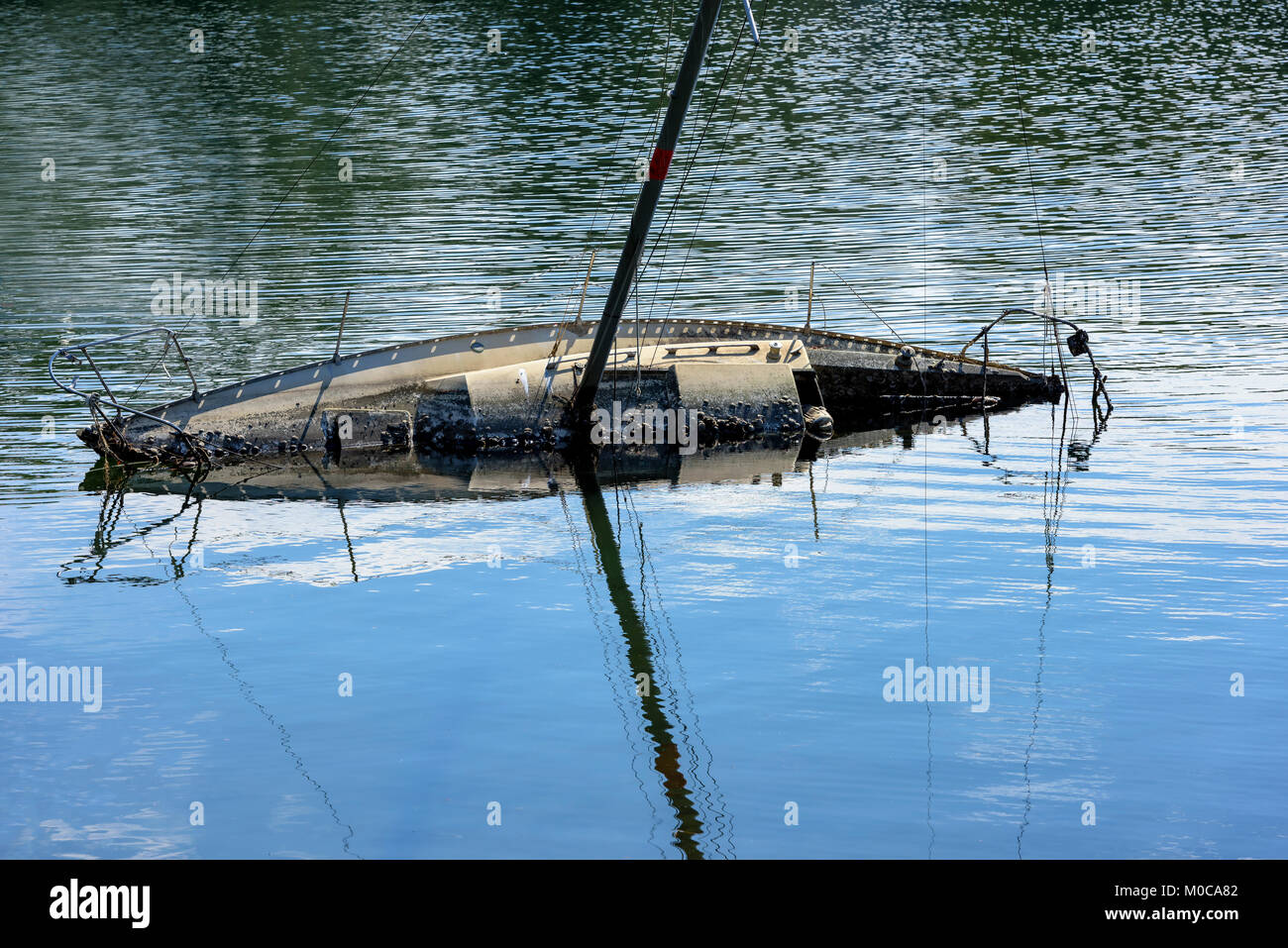 Segelboot versunkenen in massalina Bayou, Panama City, Florida Stockfoto