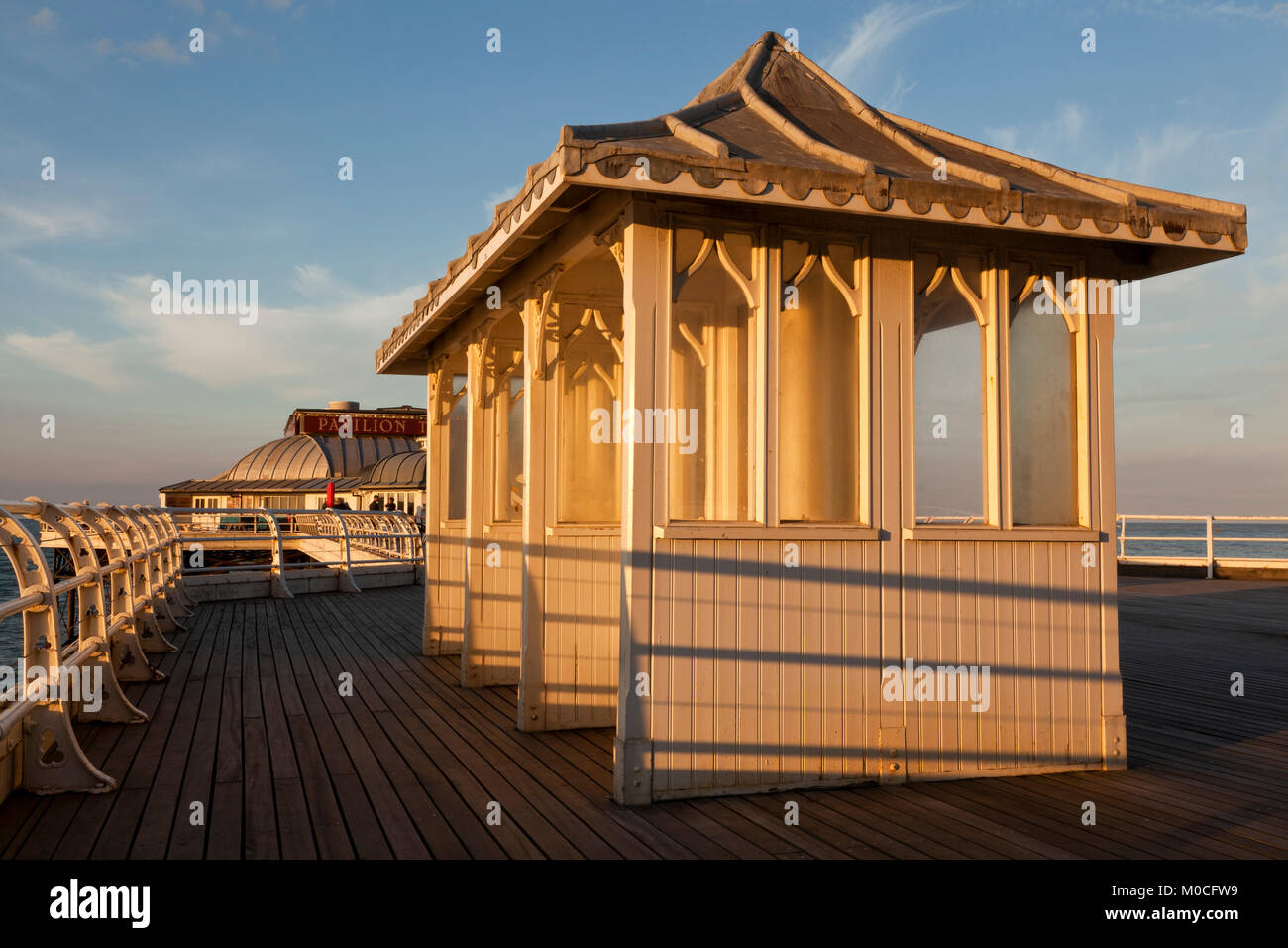 Geschützte Plätze auf Cromer Pier, Norfolk, Großbritannien Stockfoto