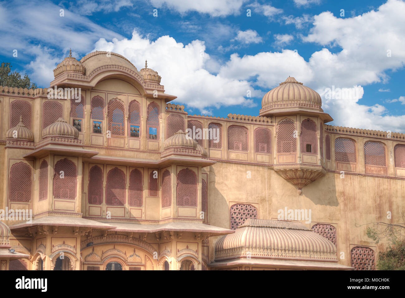 Hawa Mahal ist ein Harem in der Schlossanlage von Jaipur Maharaja, gebaut aus rosa Sandstein in