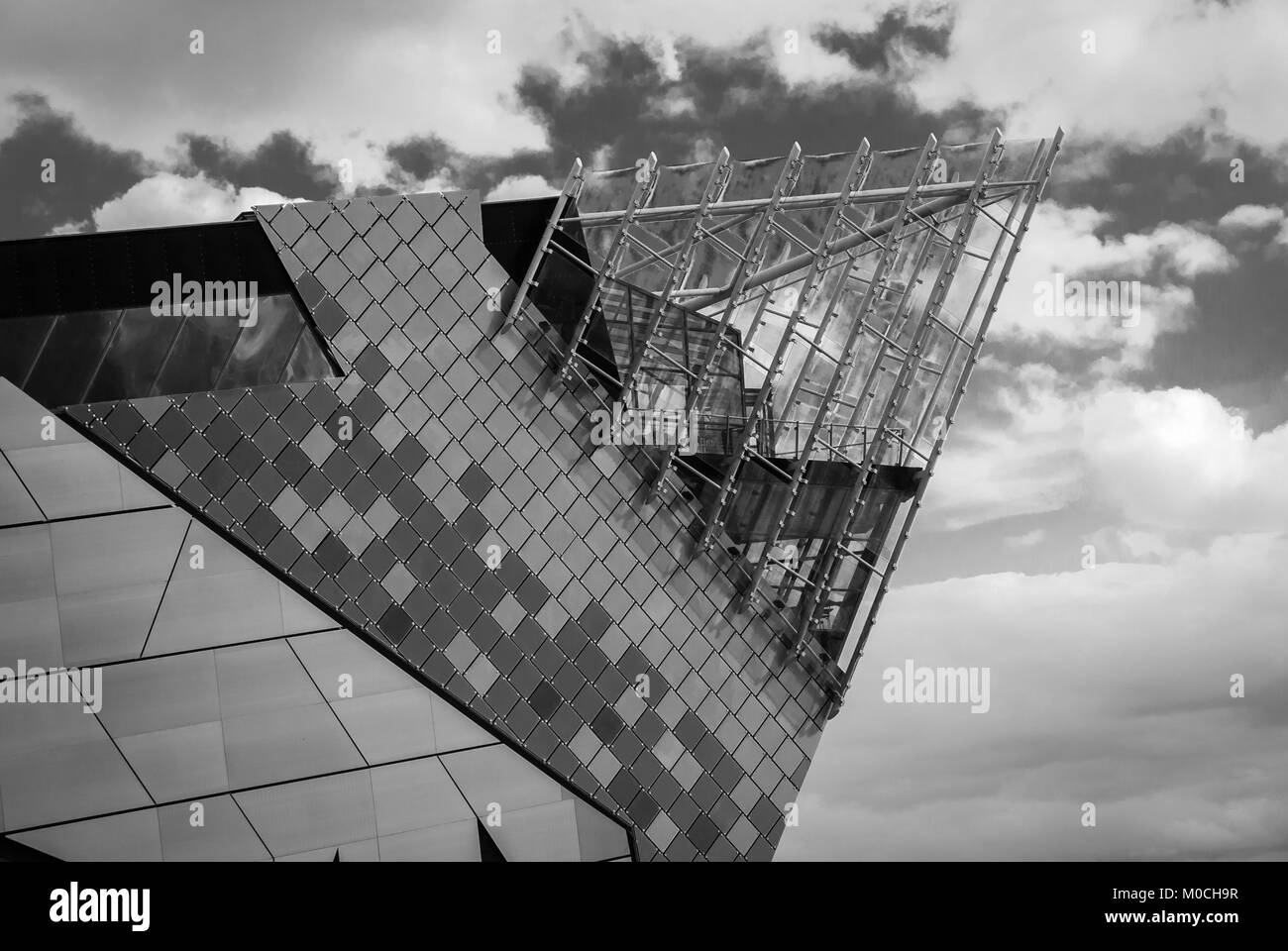 Ein schwarz-weißes Bild der 'Tiefe' in Hull, East Yorkshire, ein spektakuläres Aquarium mit Blick auf den Fluss Humber. England. 27. August 2007 Stockfoto