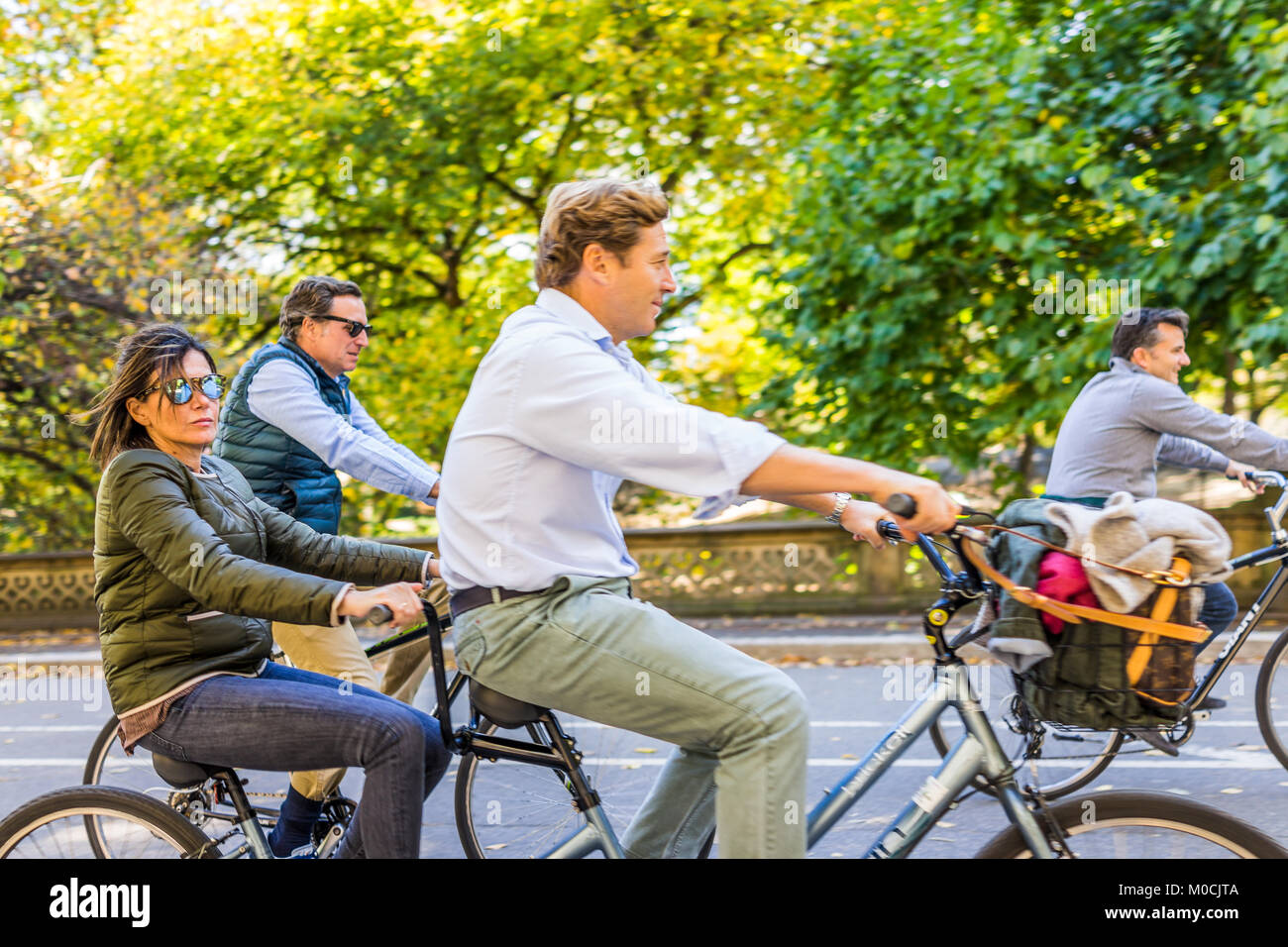 Im tandem fahren Fotos und Bildmaterial in hoher Auflösung Alamy