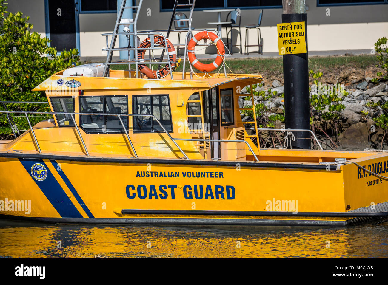 Australische volunteer Coast Guard Vessel Boat in Port Douglas, Queensland, Australien Stockfoto