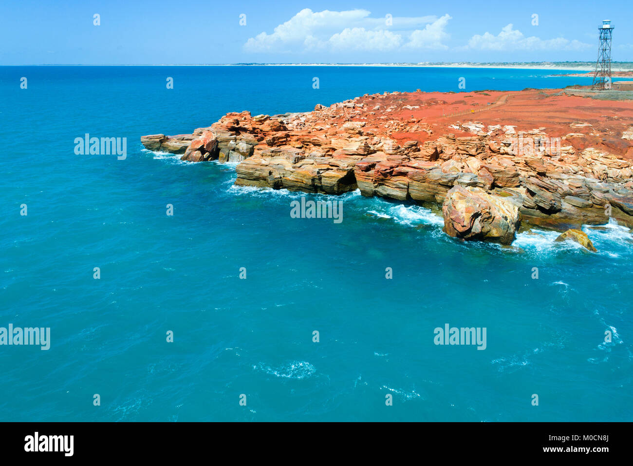 Felsige Küste und Leuchtturm, Gantheaume Point, Broome, West Kimberley, Western Australia Stockfoto