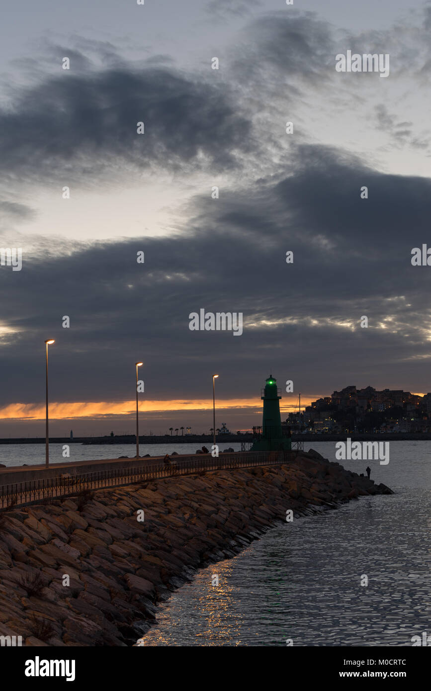 Signal Licht der Mole an der Mündung eines Hafens Stockfoto