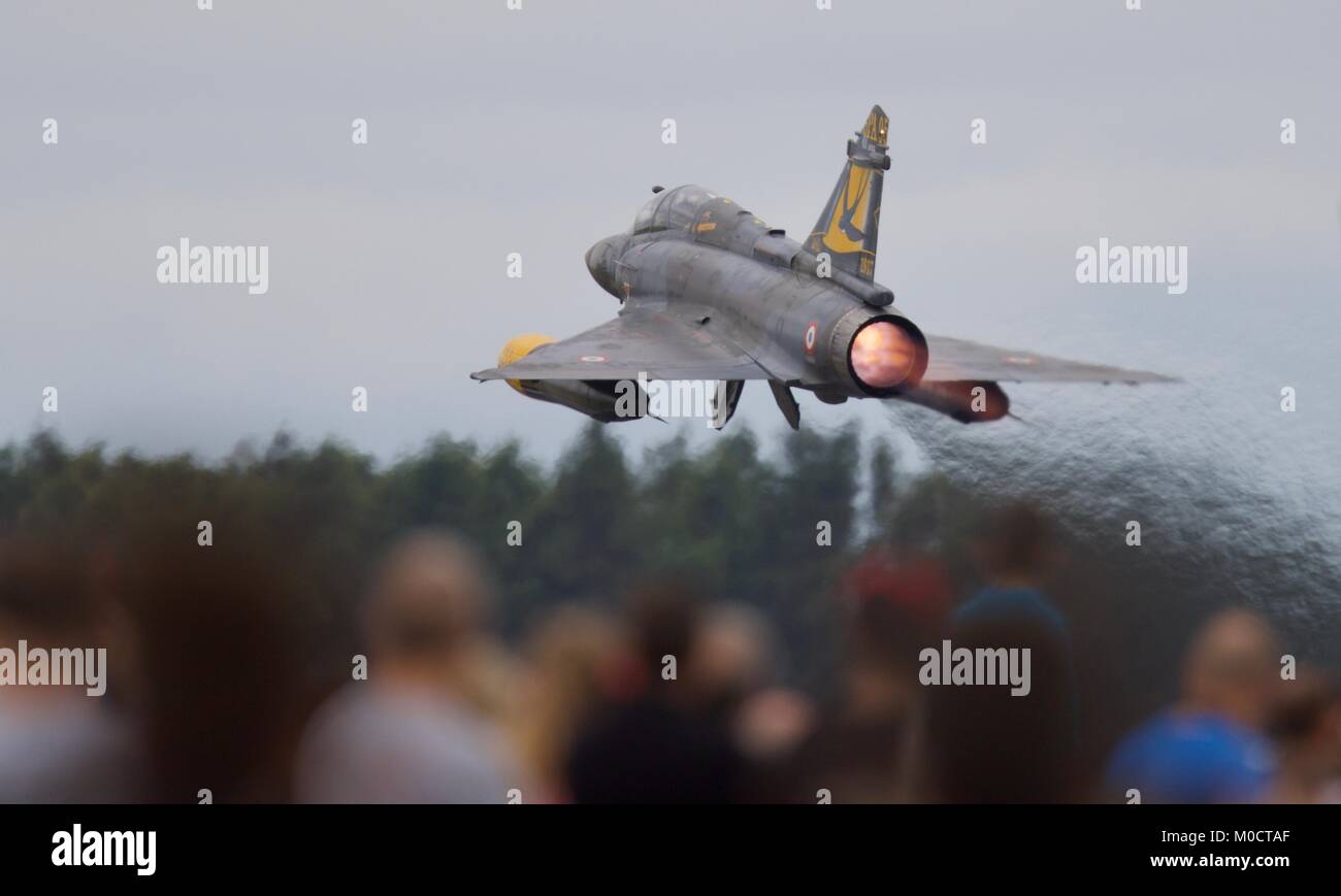 Dassault Mirage 2000-D von der französischen Luftwaffe Couteau Delta taktische Display Team aus, an der 2017 das Royal International Air Tattoo Stockfoto