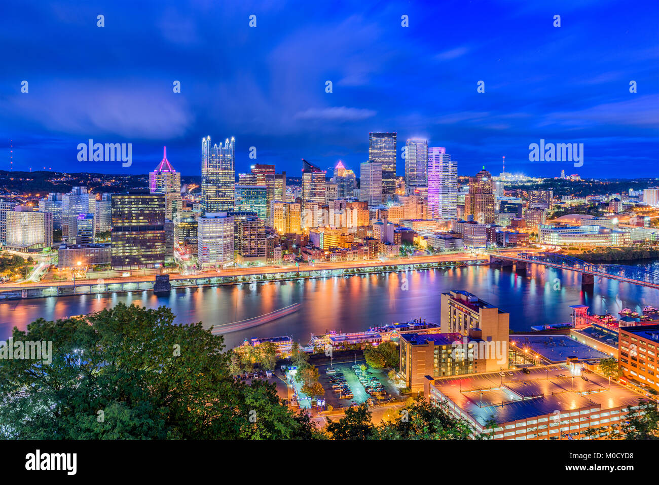 Pittsburgh, Pennsylvania, USA Downtown Skyline von Mt. Washington. Stockfoto