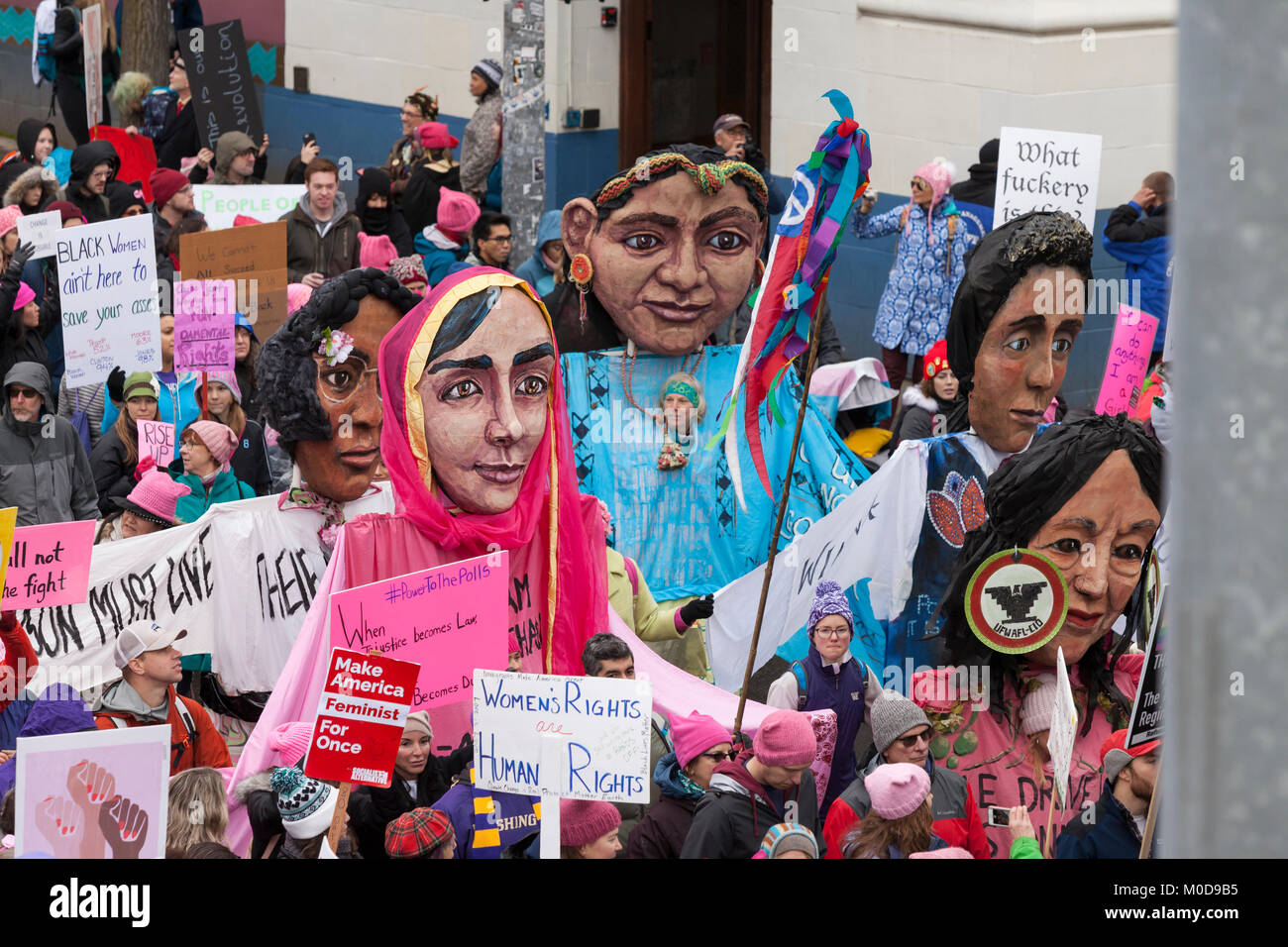 Seattle, Washington: "Der Wächter" erscheinen entlang der Pine Street im März das Seattle Frauen 2.0. Credit: Paul Christian Gordon/Alamy leben Nachrichten Stockfoto