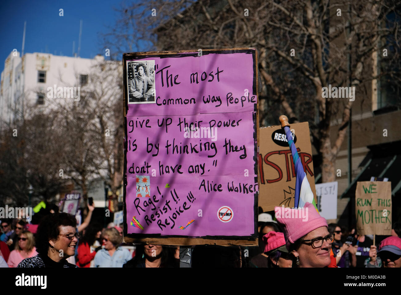 Santa Cruz, USA. 20 Jan, 2018. Frauen März Santa Cruz, USA Alice Walker zitat Credit: Ruth Grimes/Alamy leben Nachrichten Stockfoto