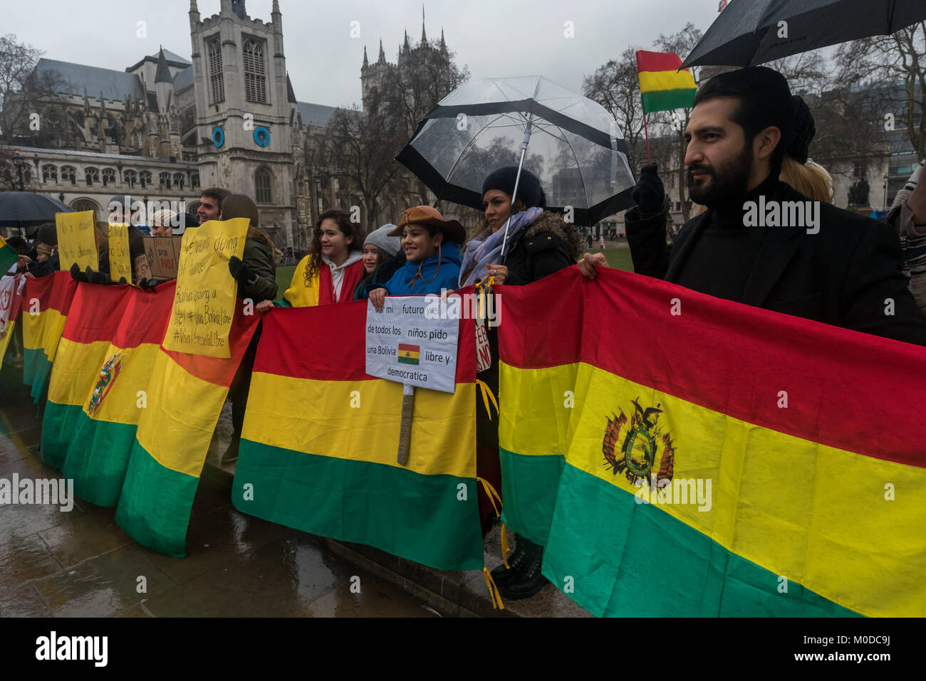 Januar 20, 2018 - London, UK. 20. Januar 2018. Bolivianer protestieren im Regen in Parliament Square gegen Präsident Evo Morales mit einem Obersten Gerichtshof Rechtsmittel, die ihm erlaubt, für eine vierte Amtszeit im Jahr 2019 zu starten. Credit: ZUMA Press, Inc./Alamy leben Nachrichten Stockfoto