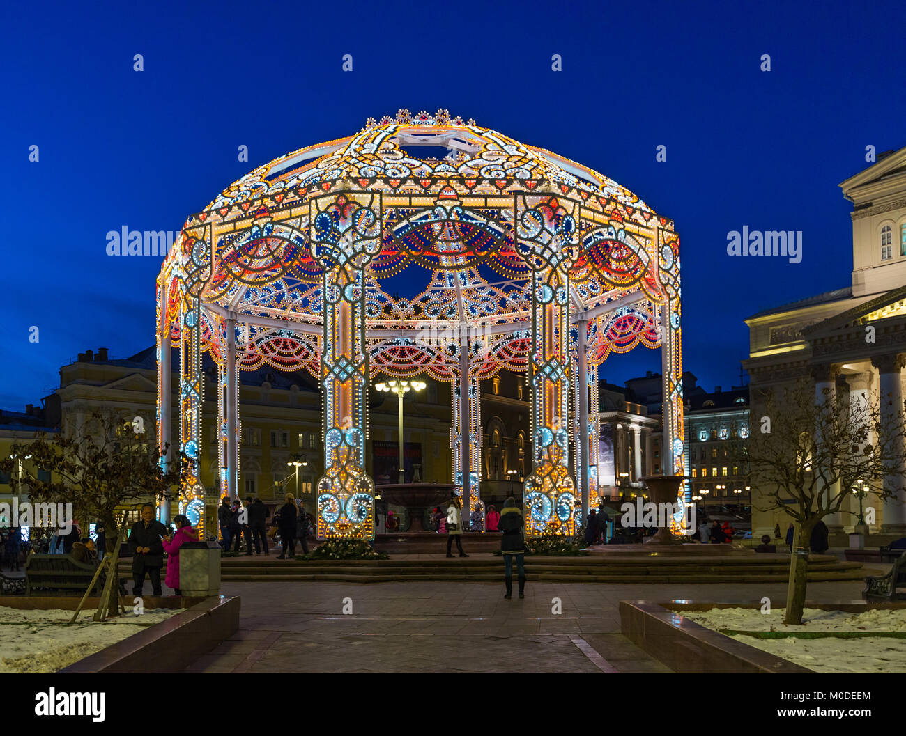 Moskau, Russland - Januar 10. 2018. Weihnachten Licht Arbor in der Nähe vom Bolschoi Theater. Stockfoto Moskau, Russland - Januar 10. 2018. Weihnachten Licht Arbor in der Nähe vom Bolschoi Theater. Stockfoto