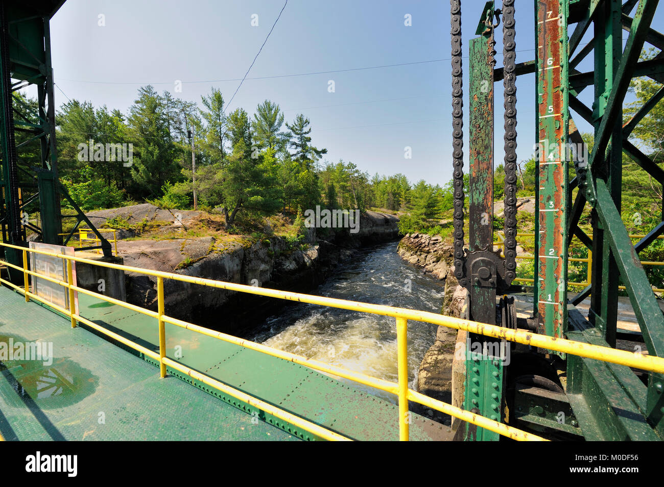 Dies ist die alten grossen Chaudiere Damm auf der französischen Fluss Stockfoto