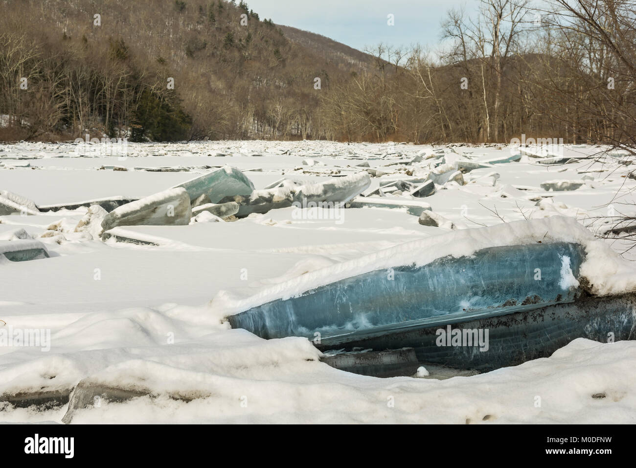 Ein Eisstau Blockieren des Housatonic River in Kent, Connecticut Stockfoto