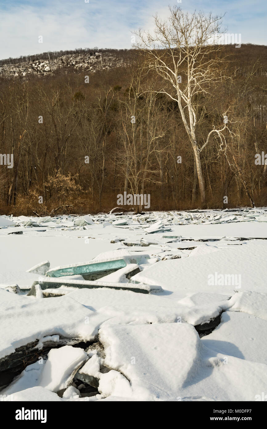 Ein Eisstau Blockieren des Housatonic River in Kent, Connecticut Stockfoto