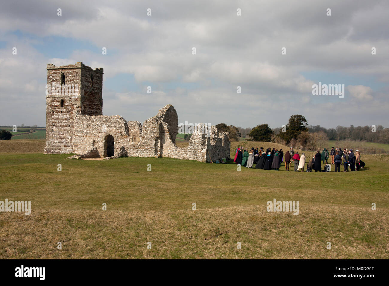 Knowlton mittelalterlichen normannische Kirche Ruine, wo ein Heide Kreis der Frühlings-tagundnachtgleiche feiert, Cranborne, Dorset, England Stockfoto