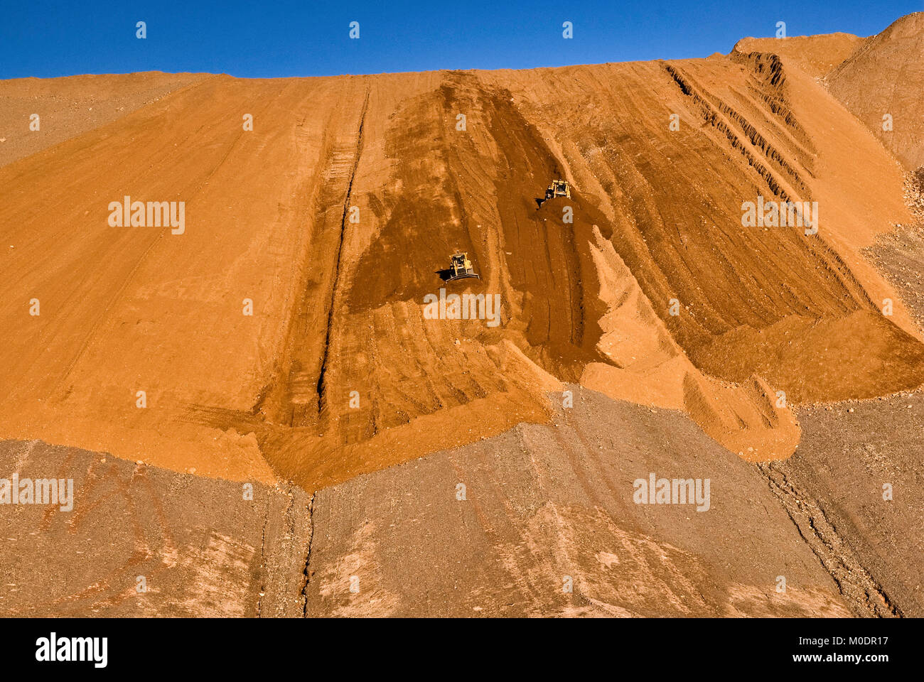 Reklamation Arbeit über Lagerbestände von Abfällen aus dem Bergbau auf Freeport-McMoRan Copper & Gold Inc. Tyrone Mine in der Nähe von Silver City, New Mexico, USA Stockfoto