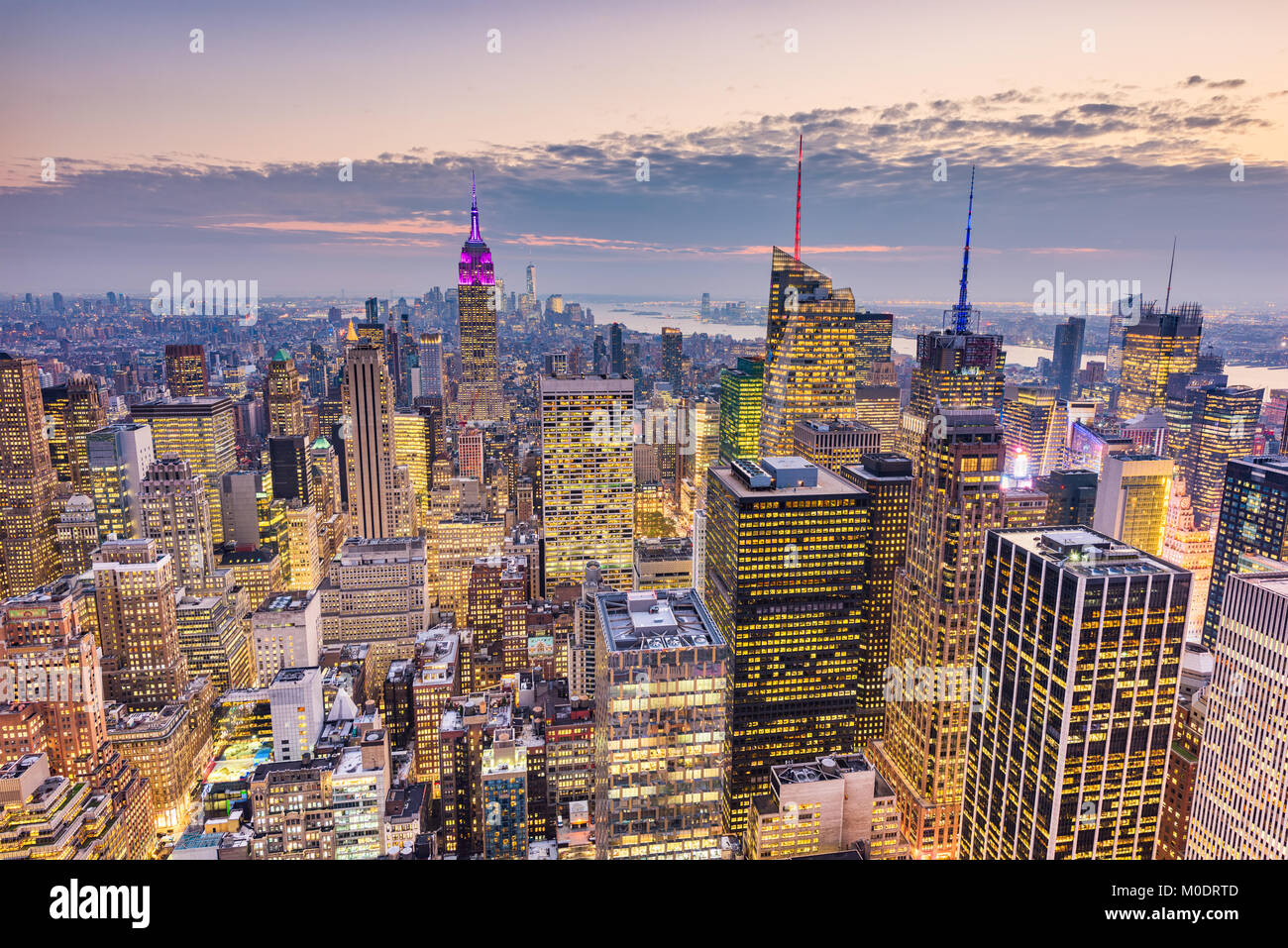 New York City, USA Midtown Manhattan Financial District Stadtbild in der Abenddämmerung. Stockfoto