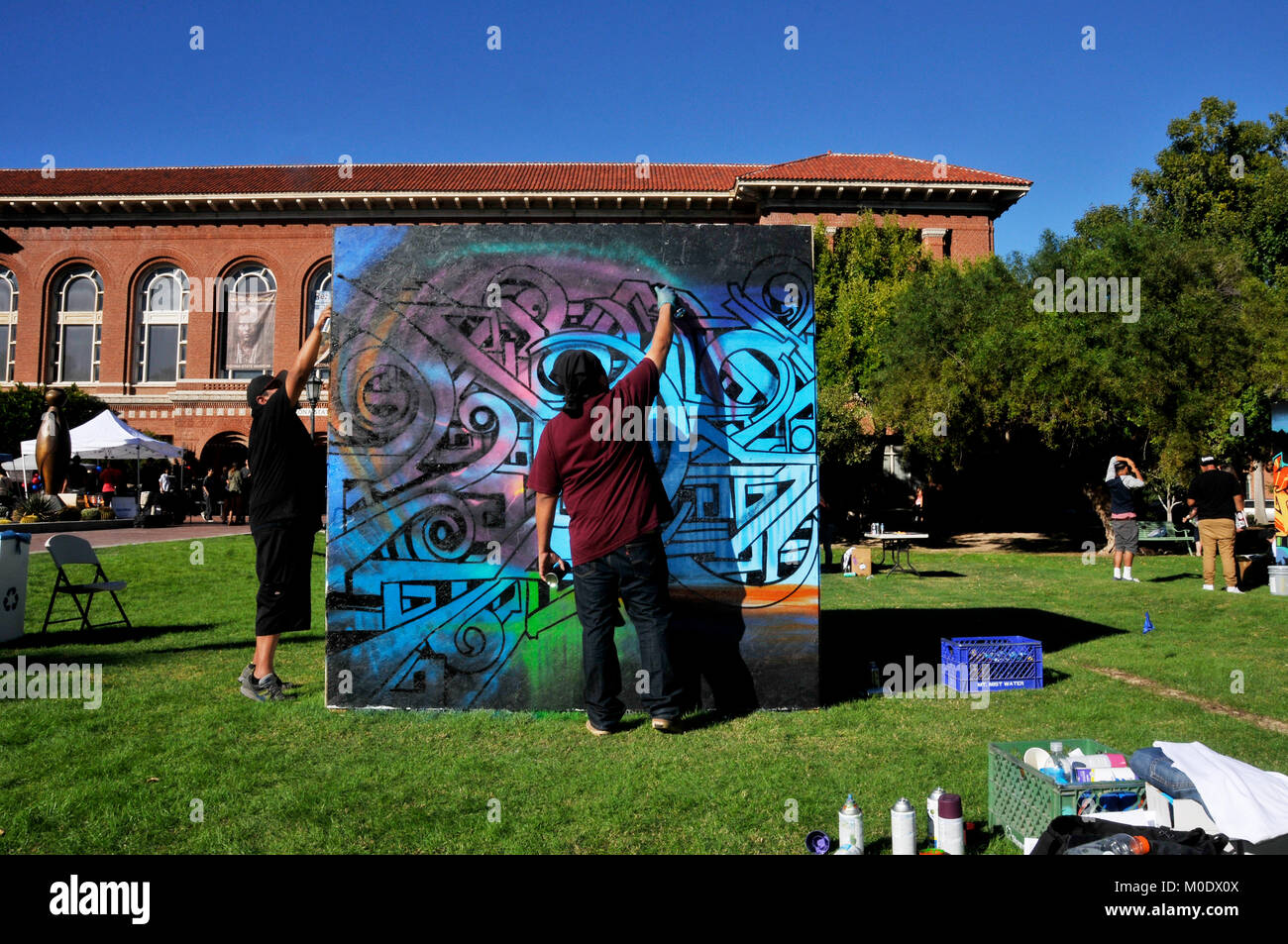 Neoglyphix: AllIndigenous Aerosol Kunstausstellung von Native American Graffiti Künstler aus Arizona, Arizona State Museum, der Universität von Arizona, Tucson Stockfoto