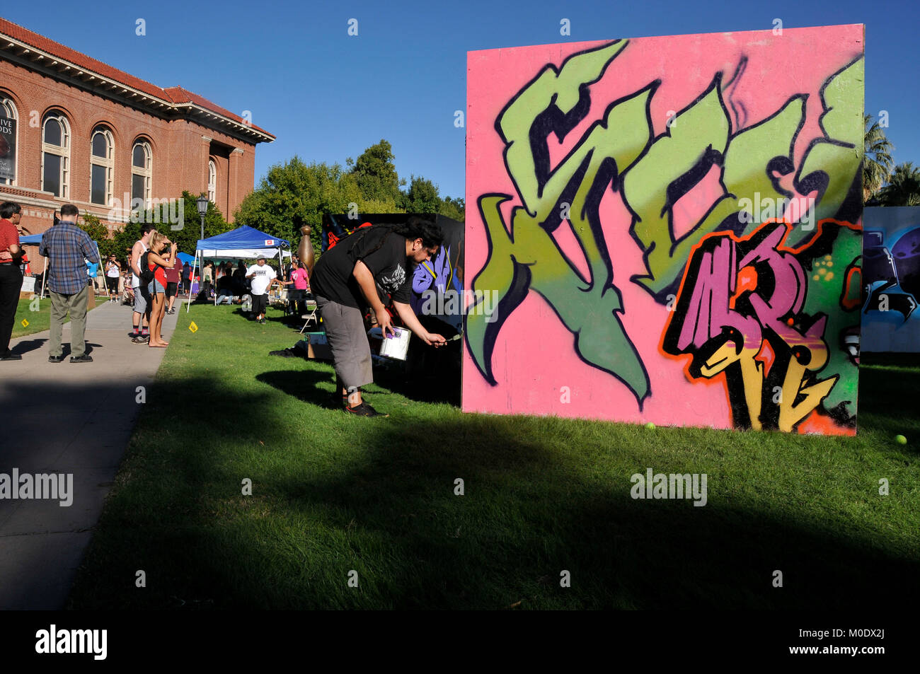 Neoglyphix: AllIndigenous Aerosol Kunstausstellung von Native American Graffiti Künstler aus Arizona, Arizona State Museum, der Universität von Arizona, Tucson Stockfoto