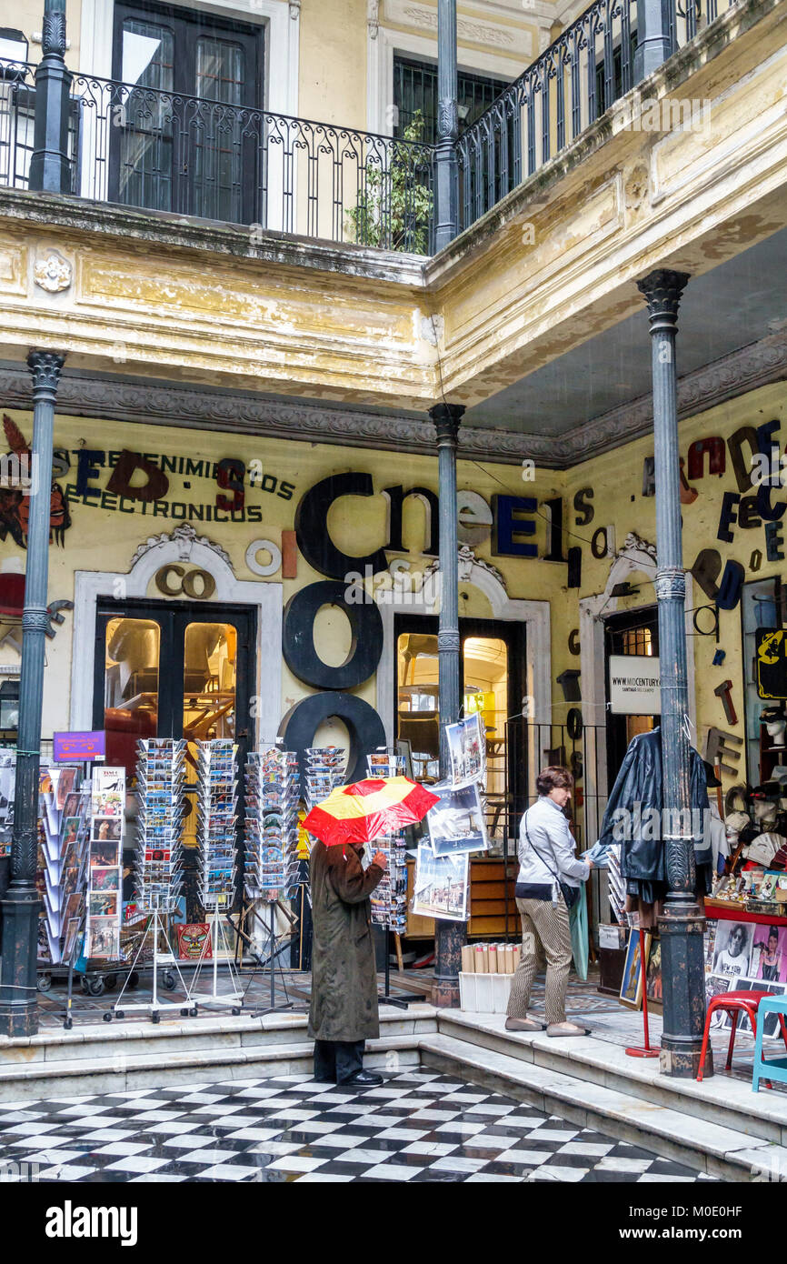 Buenos Aires Argentinien,San Telmo,Pasaje Galleria de la Defensa,Shopping Shopper Shopper shoppen shoppen shoppen shoppen Markt Märkte Marktplatz kaufen verkaufen,Einzelhandel st Stockfoto