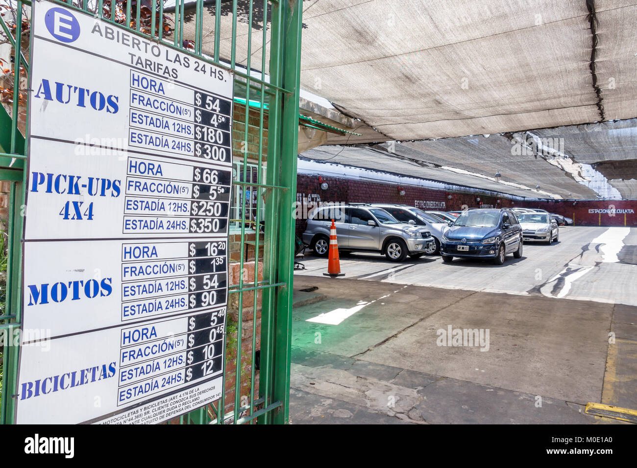 Buenos Aires Argentinien, San Telmo, historisches Zentrum, Parkplatz, Garage, Schild, Stundenpreis, Spanisch, Sprache, 24 Stunden geöffnet, hispanisch ARG171122146 Stockfoto