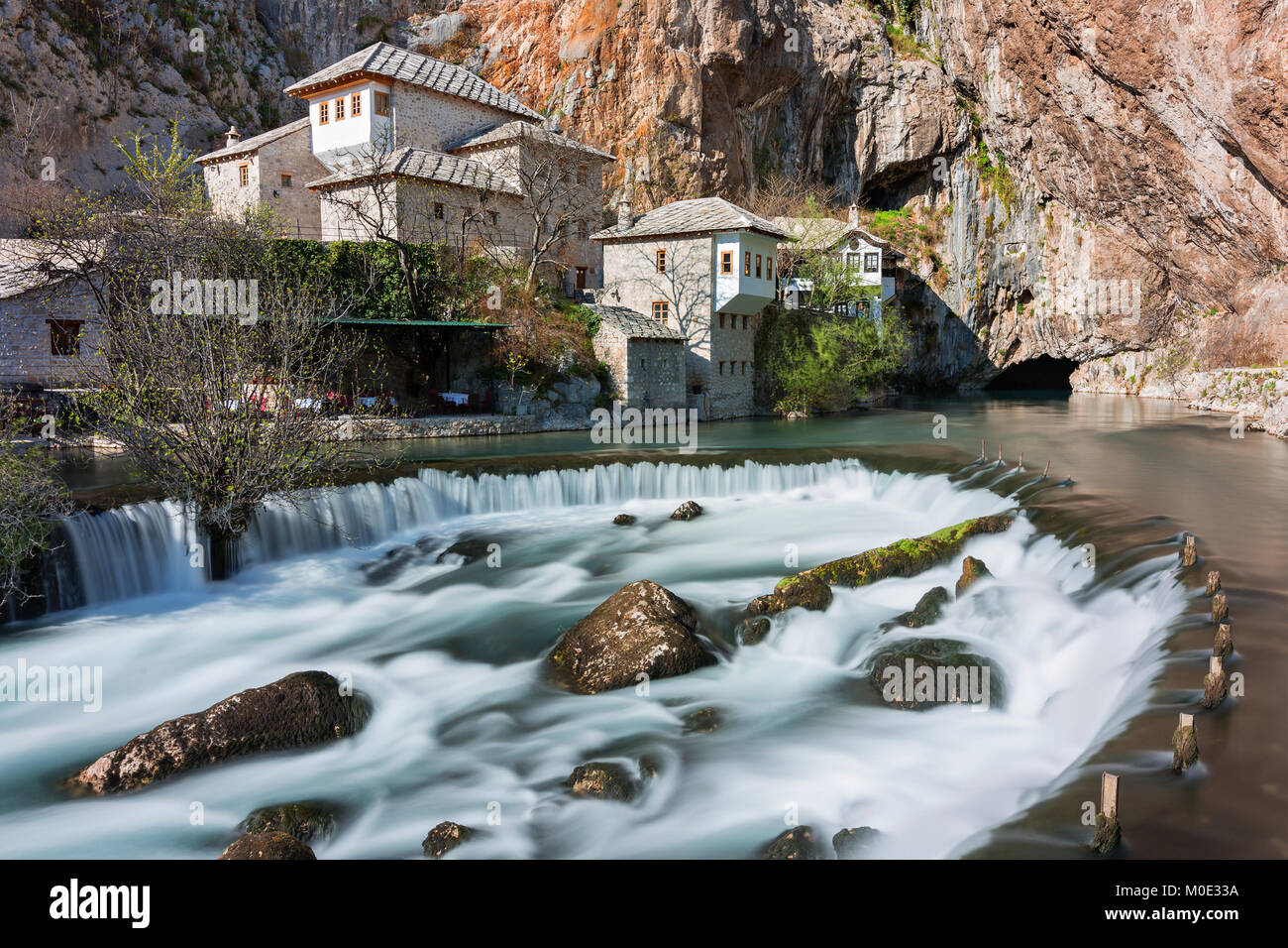 Wasserfälle und derwisch Haus in Blagaj, Bosnien und Herzegowina. Stockfoto