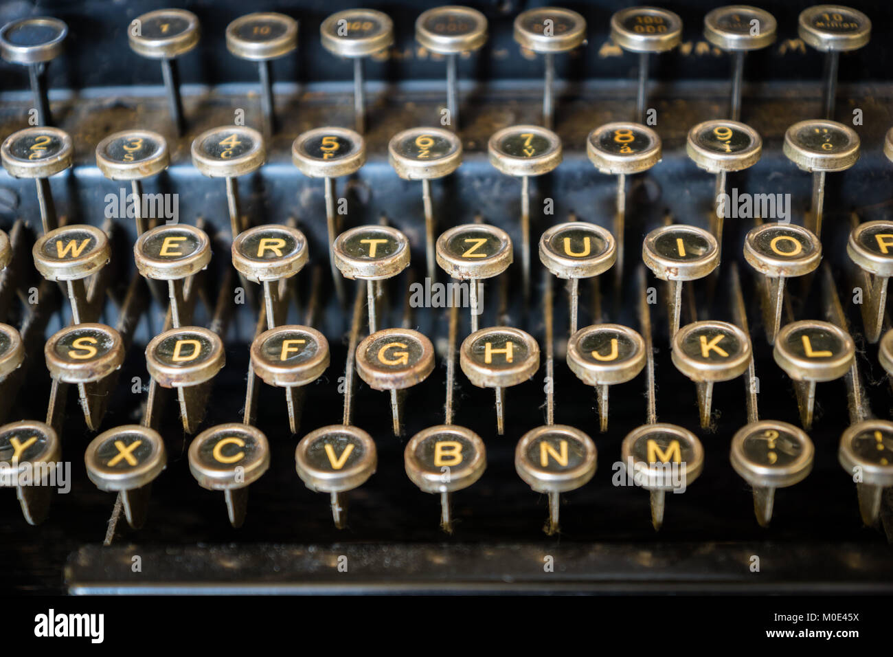 Alte Schreibmaschinentastatur close-up - vintage Antike Schreibmaschine Stockfoto