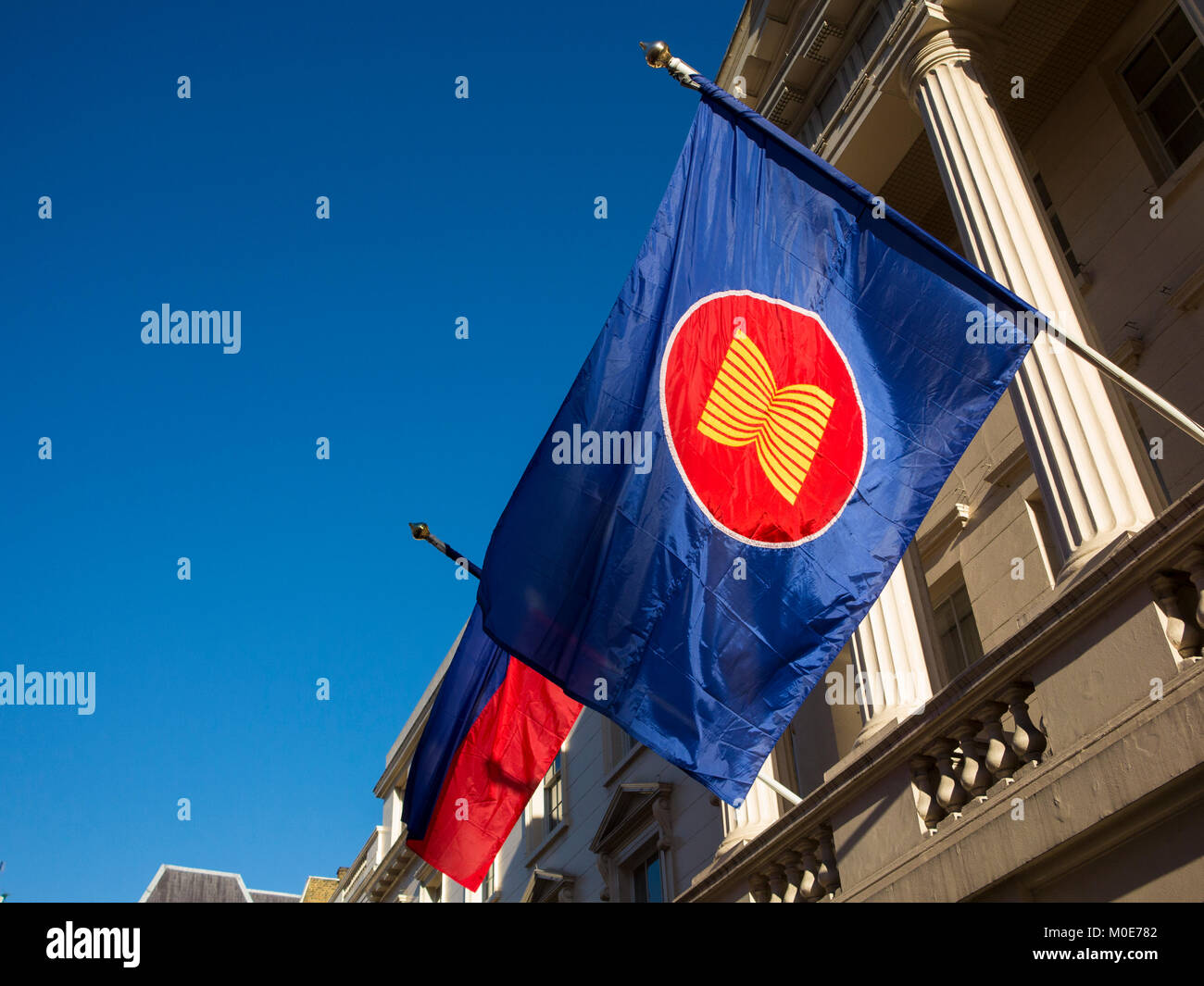 Die Philippinen Flagge ausserhalb der Botschaft in London fliegen Stockfoto