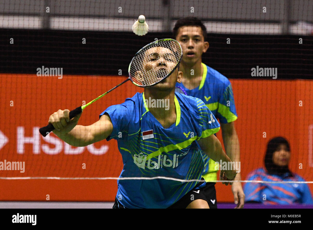 Kuala Lumpur, Malaysia. 21 Jan, 2018. Fajar Alfian (vorne) und Muhammad Rian Carola von Indonesien konkurrieren während der Männer Finale gegen Goh V Sem und Tan Wee Kiong aus Malaysia in Malaysia Meister 2018 in Kuala Lumpur, Malaysia, Jan. 21, 2018 verdoppelt. Fajar Alfian/Muhammad Rian Carola beat Goh V SEM/Tan Wee Kiong durch 2-1 und behauptete den Titel der Veranstaltung. Credit: Chong Voon Chung/Xinhua/Alamy leben Nachrichten Stockfoto