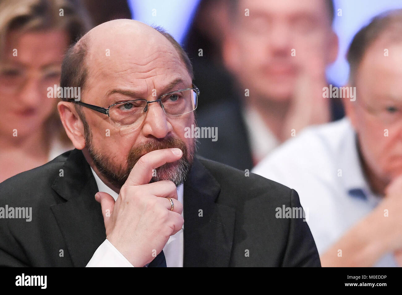 Bonn, Deutschland. 21 Jan, 2018. Der SPD-Vorsitzende Martin Schulz während der außerordentlichen Parteitag der SPD in Bonn, Deutschland, 21. Januar 2018. SPD (Sozialdemokratische Partei Deutschlands) Delegierten während des Konvents auf, ob die SPD mit der Union Alliance in Koalitionsverhandlungen engagieren sollten. Credit: Federico Gambarini/dpa/Alamy leben Nachrichten Stockfoto