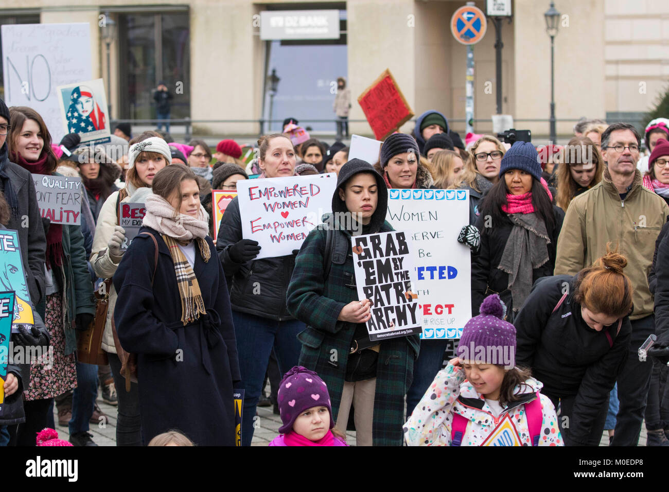 Berlin, Deutschland, 21. Januar 2018, viele Leute teilnehmen im März der internationale Frauentag rund um das Brandenburger Tor in Berlin. Credit: yuichiro Tashiro Credit: y. Standort/Alamy leben Nachrichten Stockfoto