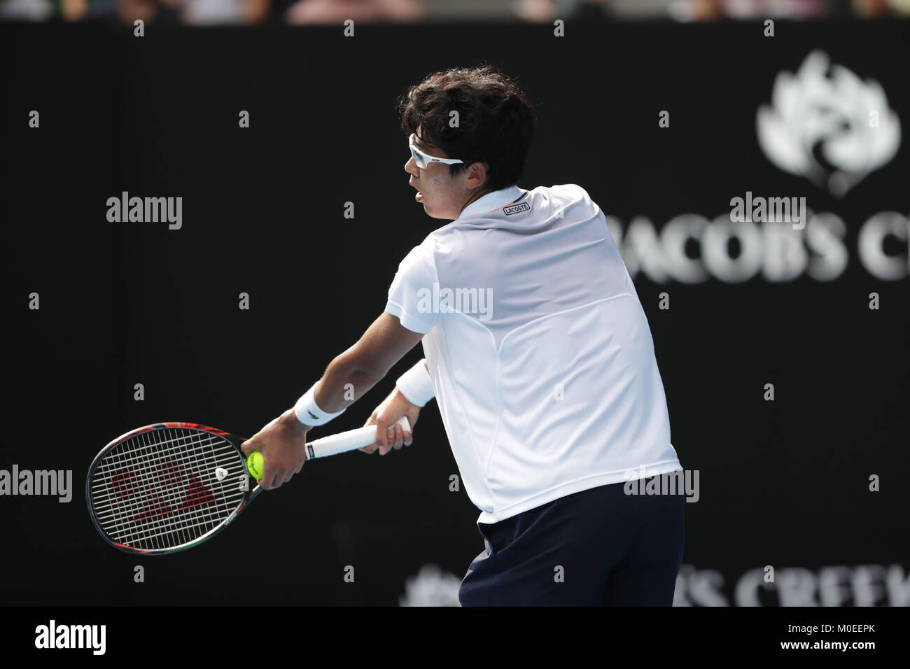 Australien. 20 Jan, 2018. Koreanische tennis player Hyeon Chung ist in Aktion während seiner 3. Runde der Australian Open vs deutsche Tennisspieler Alexander Zverev am 20 Jan, in Mebourne, Australien 2018. Credit: YAN LERVAL/LBA/Alamy Leben Nachrichten Quelle: Lba Co.Ltd./Alamy leben Nachrichten Stockfoto
