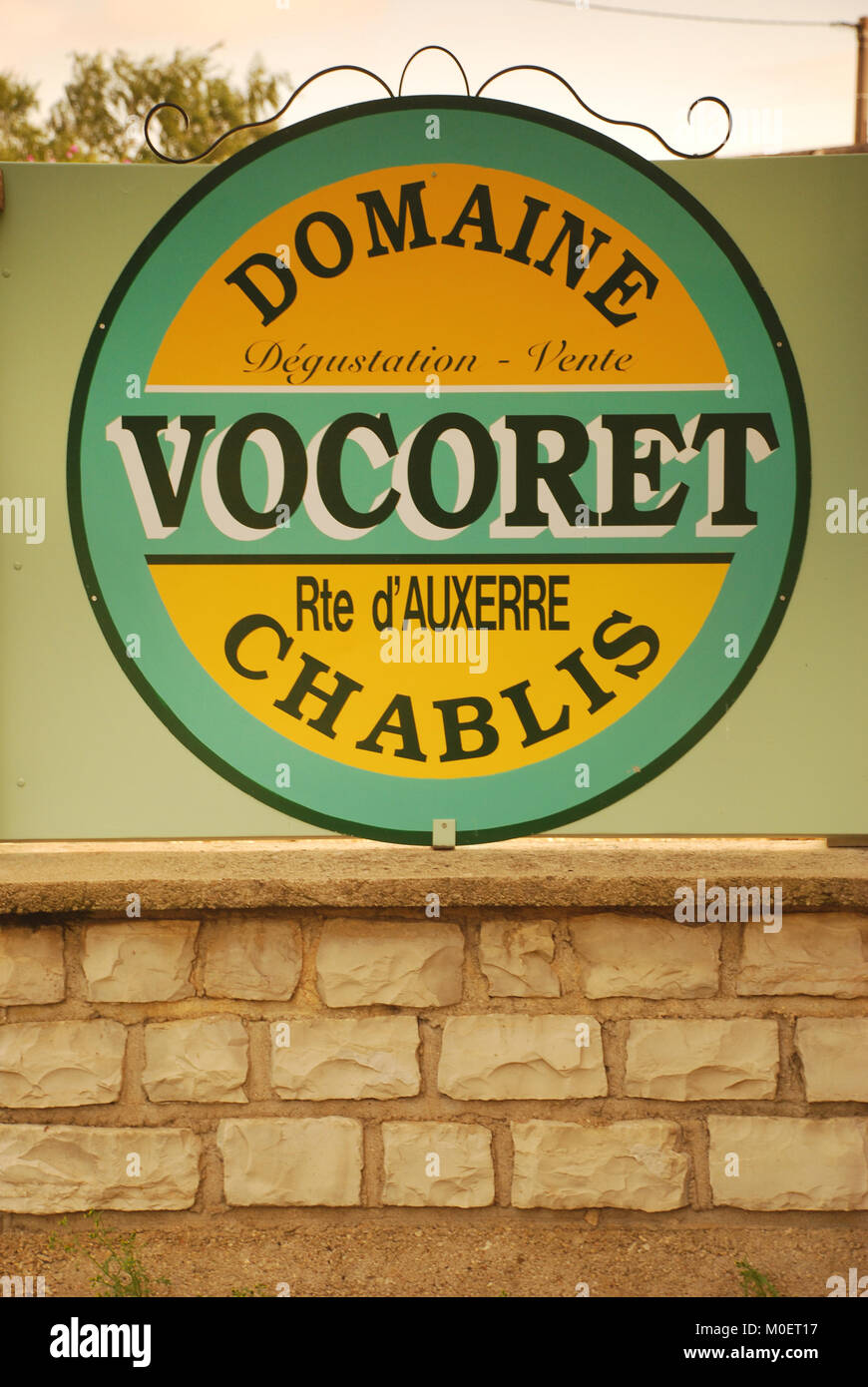 Der Wein Hersteller Zeichen, Chablis, Burgund, Frankreich Stockfoto