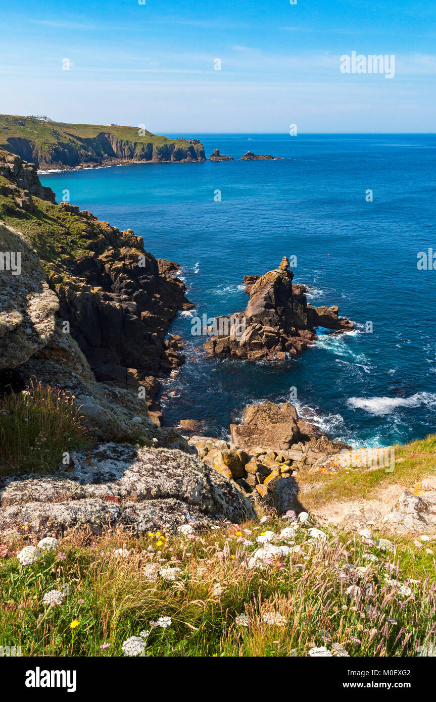 Die zerklüftete Küste in der Nähe von Lands End in Cornwall, England, Großbritannien, Großbritannien. Stockfoto